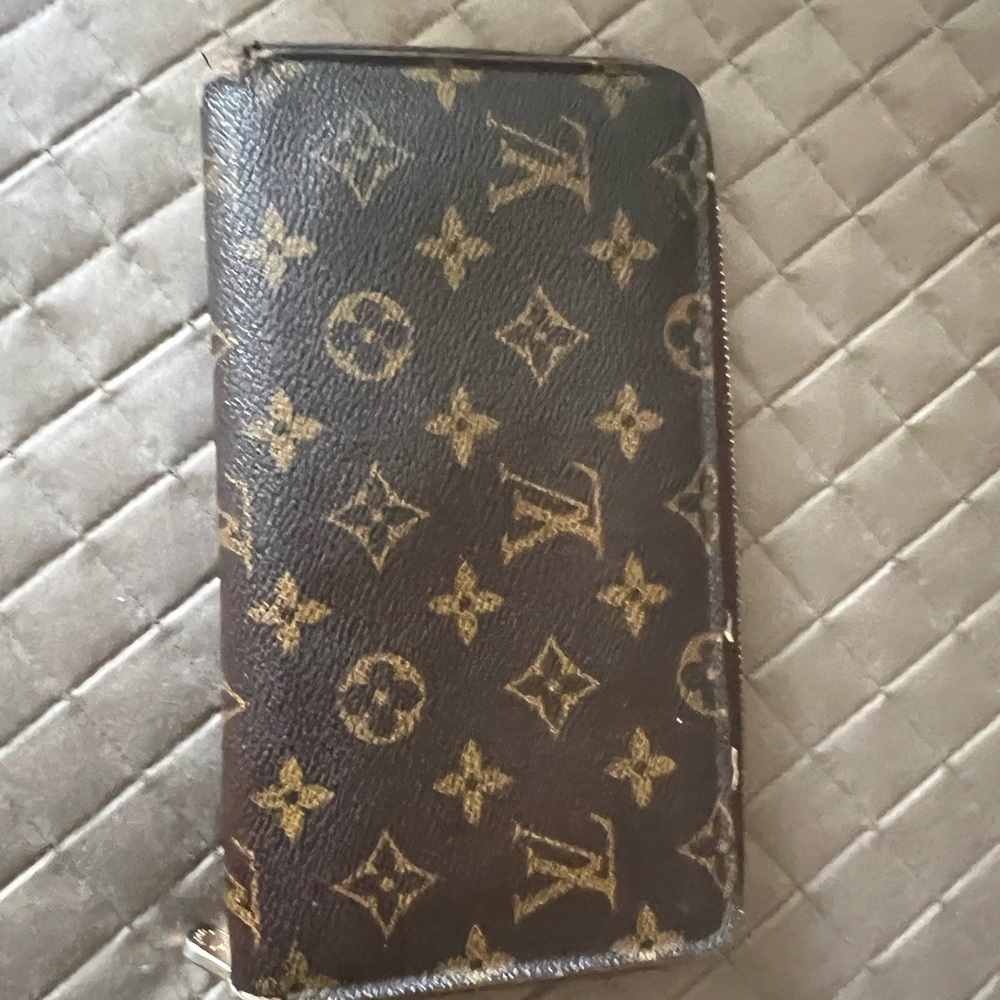 Louis Vuitton Monogram Walle - Brown
